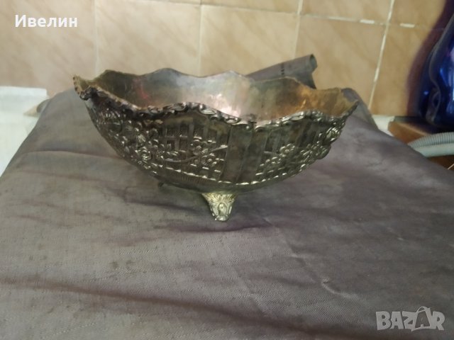 метална купа в стил арт деко