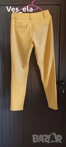 стилен марков жълт панталон с ефектни копчета, снимка 2 - Панталони - 49602303