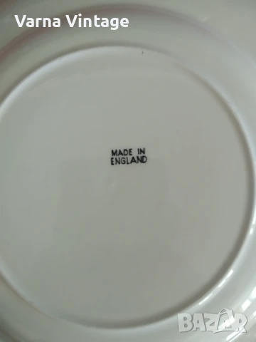 Колекционерска порцеланова чиния Royal Tudor Ware червена. Barker Bros. Ltd Англия., снимка 4 - Колекции - 51017179