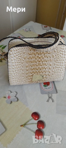 Дамска чанта от крокодилска кожа, снимка 5 - Чанти - 53571324