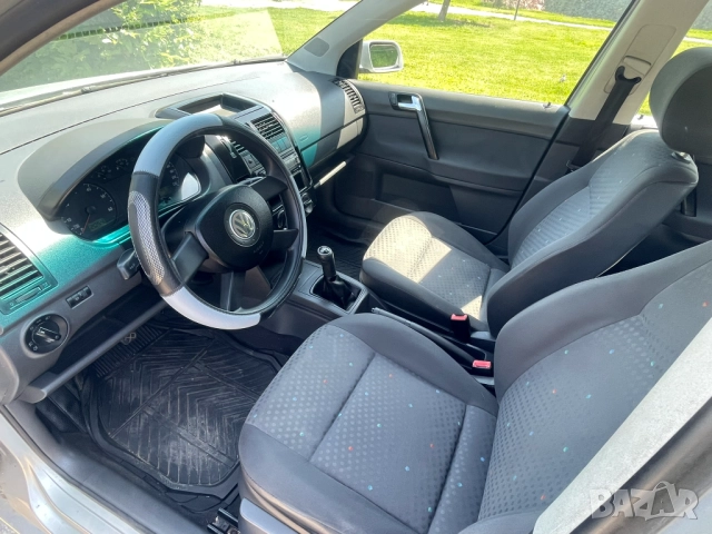 VW Polo 1.4 16V 75hps 2003 4/5 врати, снимка 8 - Автомобили и джипове - 51646599