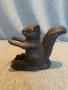 стара чугунена фигура катеричка , снимка 2