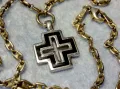 СРЕБЪРЕН КРЪСТ 925 с БЯЛА ПОЗЛАТА и ЕМАЙЛ ИТАЛИЯ с СРЕБЪРНА ВЕРИЖКА СРЕБРО 925 с ЖЪЛТА ПОЗЛАТА 49967, снимка 2