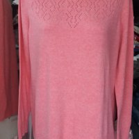 Блуза в розово-коралов цвят от фино плетиво с дупчеста плетка над деколтето и в горната час на гърба, снимка 1 - Блузи с дълъг ръкав и пуловери - 44109659