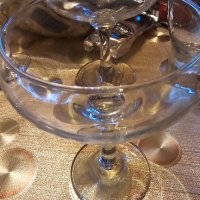 Стъклени чаши за шампанско три броя , снимка 1 - Чаши - 43312387