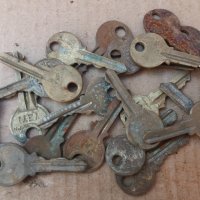 комплект от 20 броя стари ключове - бронзови , снимка 3 - Антикварни и старинни предмети - 36978522