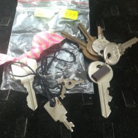 Лот ключове, снимка 5 - Други ценни предмети - 26215968