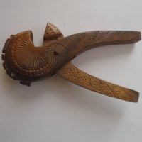 Старинна дървена лешникотрошачка дърворезба , снимка 5 - Антикварни и старинни предмети - 43558373