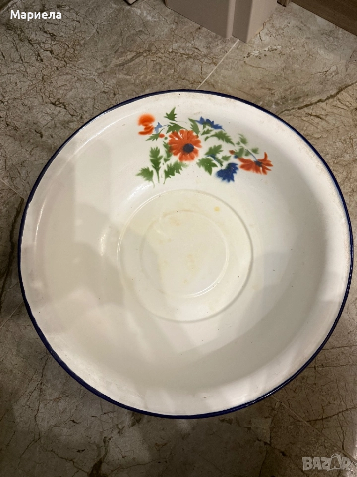 Стар,емайлиран леген,цена 12 лв., снимка 1