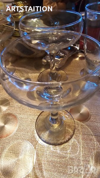 Стъклени чаши за шампанско три броя , снимка 1