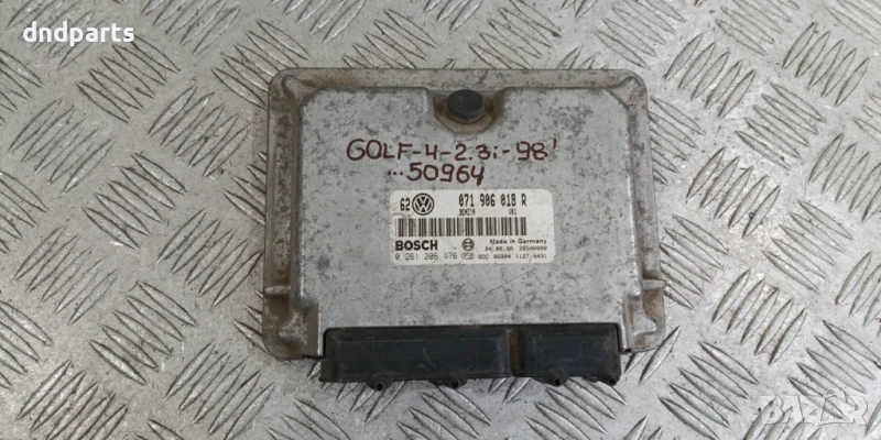 Компютър VW Golf 4 2.3i 1998г. 071906018R 0261206176 , снимка 1