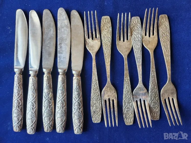 прибори от мелхиор : посребрени вилици и ножове, рядък красив модел, с релефни детайли, от СССР, снимка 1