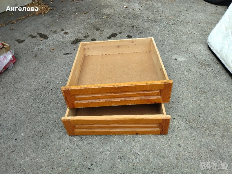 Две чекмеджета, снимка 1