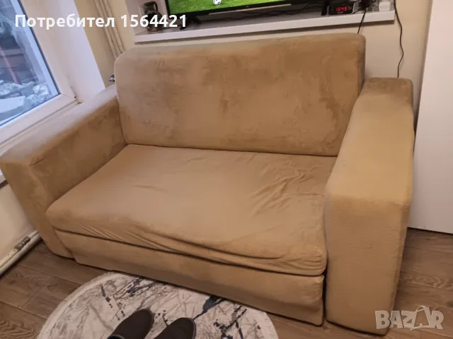 разтегателен двуместен диван с подлакътници
