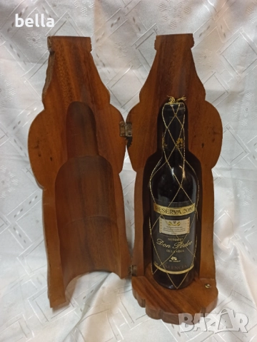 Висока масивна  дърворезба на фигура - светец или цар,държач тайник за бутилка!, снимка 9 - Антикварни и старинни предмети - 52582369