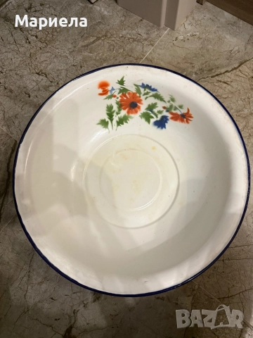 Стар,емайлиран леген,цена 12 лв.