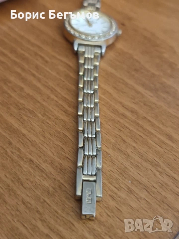 Дамски часовник Q&Q, снимка 3 - Дамски - 53265636