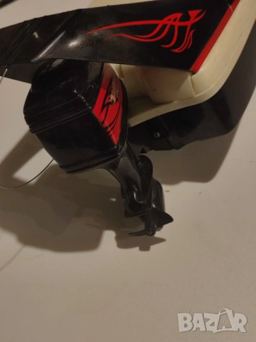 Модел на скоростна лодка моторница с радио управление, снимка 3 - Други ценни предмети - 53078088