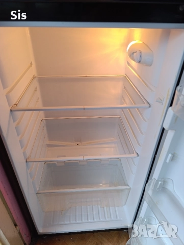 Хладилник с фризер Neo, черен, използван, снимка 3 - Хладилници - 52344464