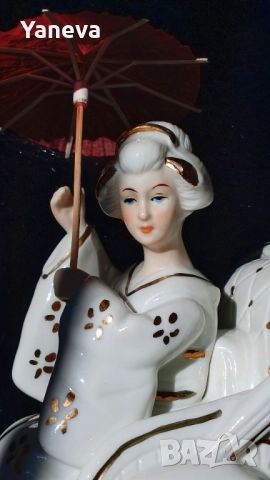 Корейска , vintage, порцеланова фигурка на дама с чадър в рикша. , снимка 3 - Статуетки - 52927555
