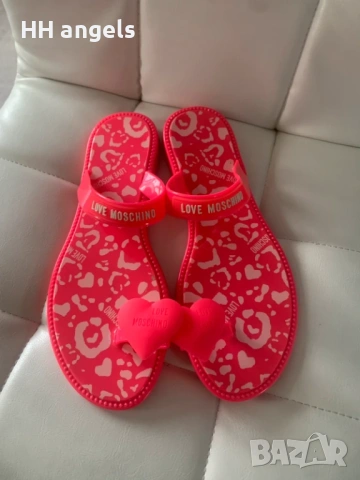 Love Moschino чисто нови цикламени летни чехли