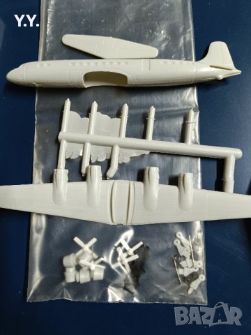 Модел на пътнически самолет Douglas DC-7 ,за сглобяване, снимка 3 - Влакчета, самолети, хеликоптери - 43770771