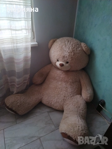Огромна плюшена мечка 