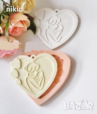 Майка с бебе в сърце контур силиконов молд форма гипс шоколад фондан