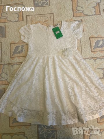 Бяла дантелена рокля