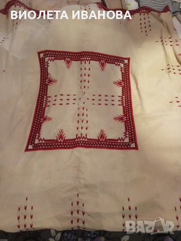 широка покривка ръчна бродерия.