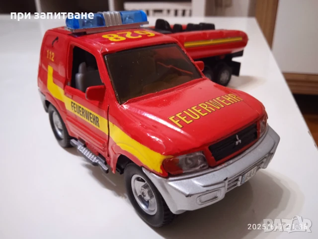 Метално Mitsubishi Pajero, с пластмасово ремарке с лодка; Каравана и ремаркета с лодки, 15 см., снимка 5 - Колекции - 50587001