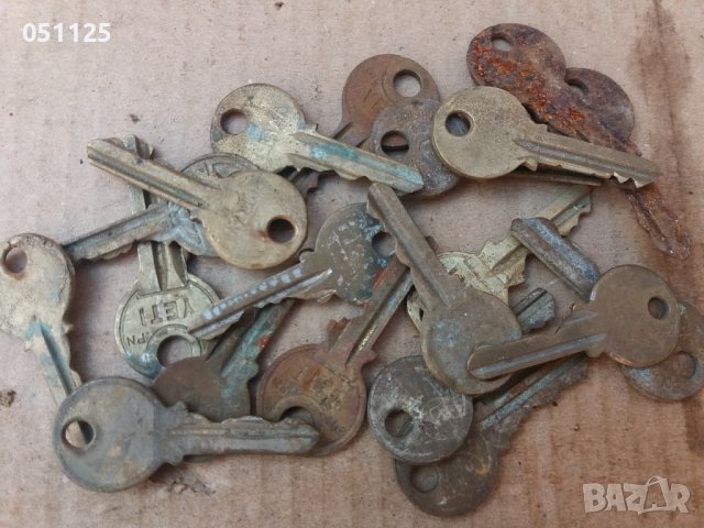 комплект от 20 броя стари ключове - бронзови , снимка 3 - Антикварни и старинни предмети - 36978522