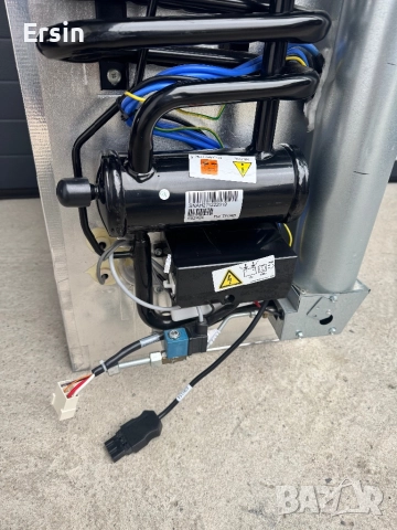 Хладилник Thetford N4142E+ (SLiM) Работи на : 12/220/газ (Свален от чисто нов Кемпер) , снимка 10 - Хладилни чанти - 45419003