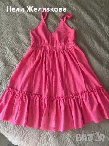 Розова рокля