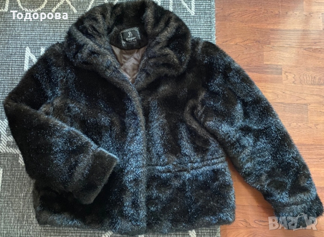 Тъмнокафяво палто с косъм