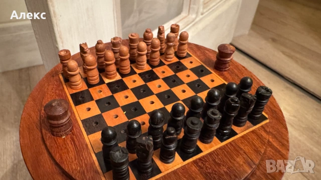Старинен малък дървен шах, ръчно изработен!, снимка 2 - Шах и табла - 53396462