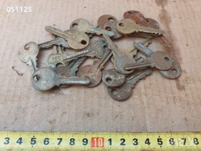 комплект от 20 броя стари ключове - бронзови , снимка 11 - Антикварни и старинни предмети - 36978522