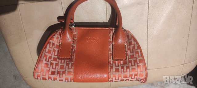Tomy Hifinger дамска оригинална кожена чанта, снимка 4 - Чанти - 43096116