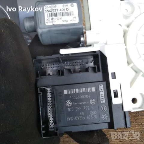 Машинка ел стъкло предeн ляв 1K0959793G за VW Golf V