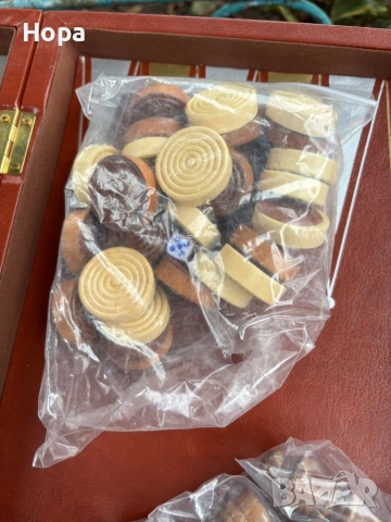 Шах+табла в кожена кутия с дървени фигури, снимка 4 - Шах и табла - 52640364