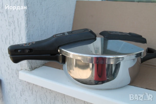 Немска тенджера под налягане ''WMF'' 