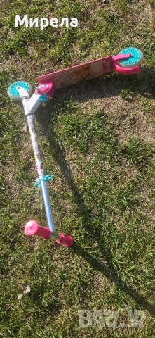 Детска тротинетка Barbie , снимка 2 - Детски велосипеди, триколки и коли - 52078328