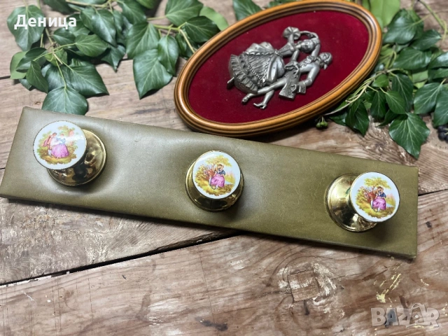 За любителите на романтиката💗  Винтидж стенна закачалка с порцеланови