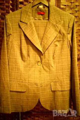 Дамски костюм: яке и панталони. Европейски размер 40/42.