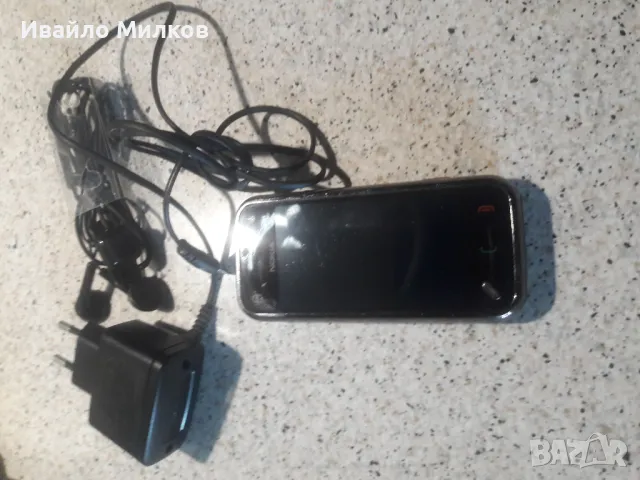 Nokia N97 с добра батерия зарядно и слушалки