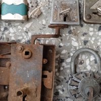 Колекция стари катинари, ключове,брави, снимка 16 - Антикварни и старинни предмети - 39853044
