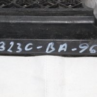 Предна решетка с емблема Мазда 323ц ба 96г Mazda 323c ba 1996, снимка 2 - Части - 43313229
