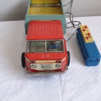 Стара китайска ламаринена играчка самосвал с дистанционно, снимка 5 - Колекции - 43674745