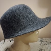 Дамска вълнена шапка с козирка Сива, снимка 3 - Шапки - 43148466