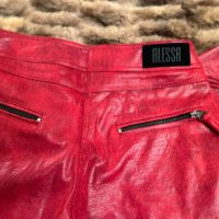 ALESSA Панталон в уникален червен цвят(stizza),с ниска талия, снимка 4 - Панталони - 43537585